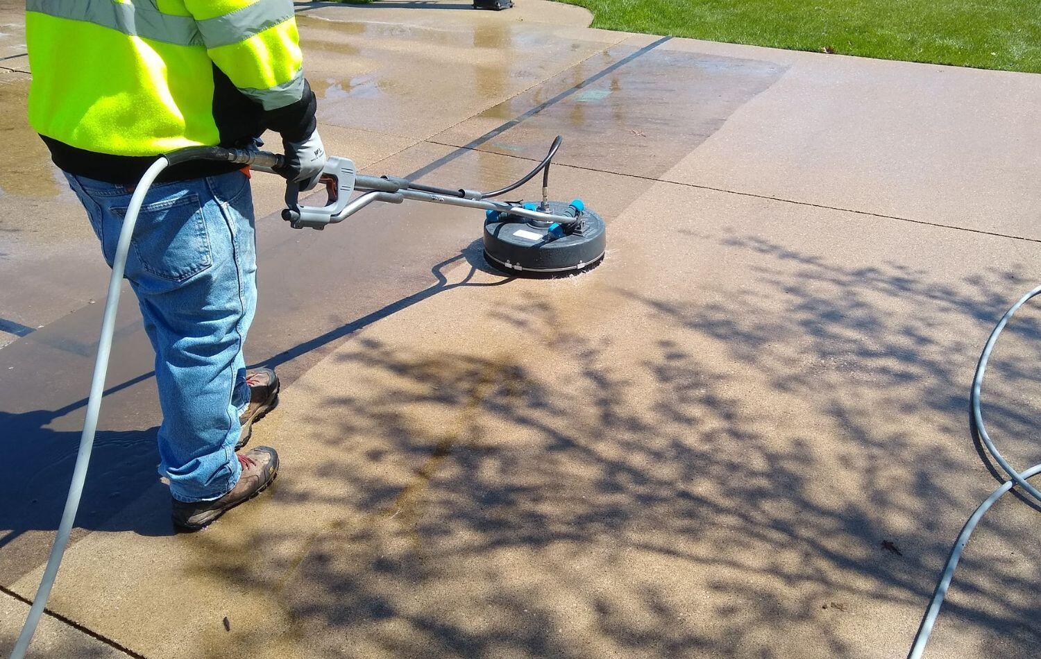 power washing and exterior cleaning services in davenport ia